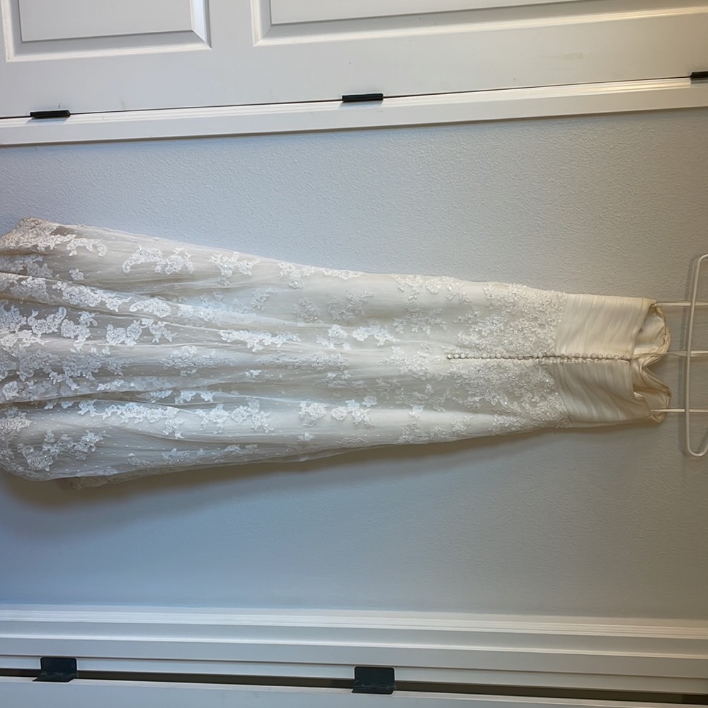 Wedding dress - Picture 5 of 8